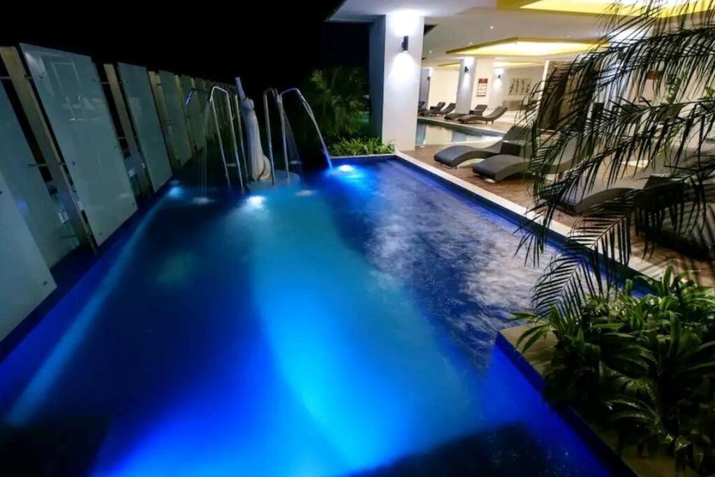 Town Santorini @majestic 6 Pax * Ipoh