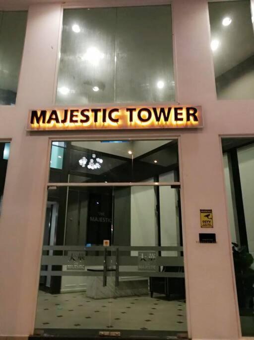 Pangsapuri Town Santorini @majestic 6 Pax