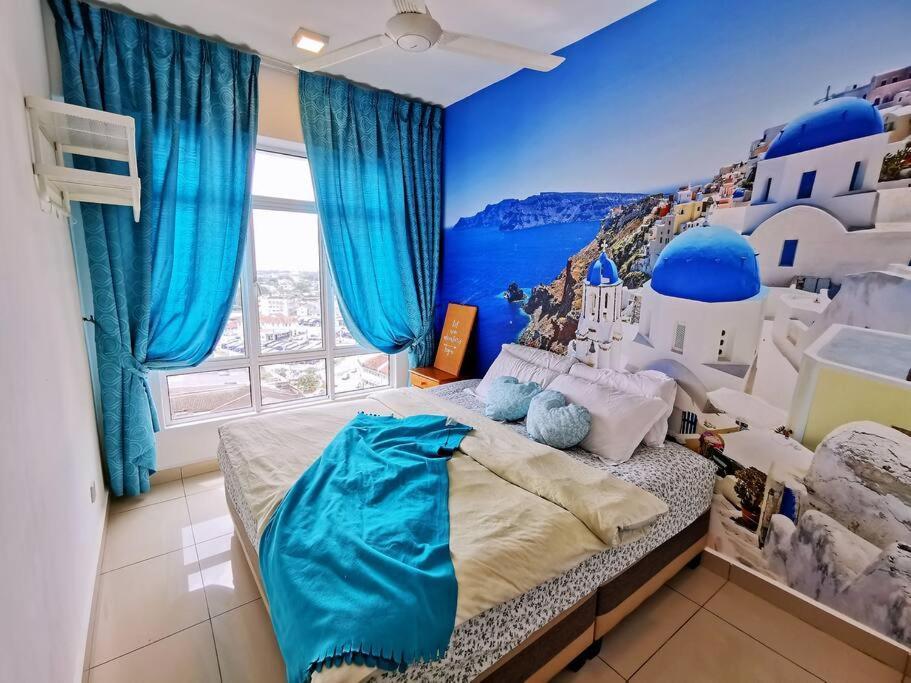 Town Santorini @majestic 6 Pax *